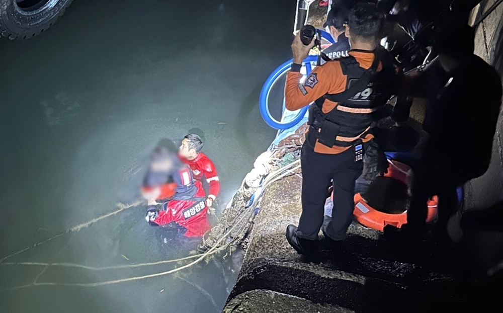 ▲ 익수자 구조하는 여수해경