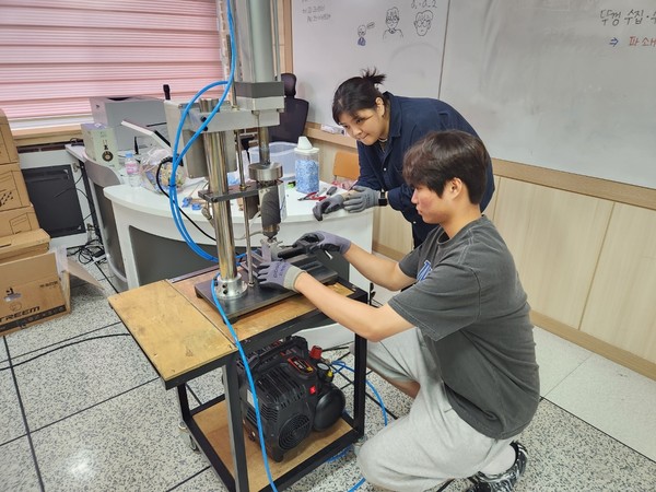 ▲ ‘지키미’ 플라스틱 병뚜껑을 활용한 업사이클링활동
