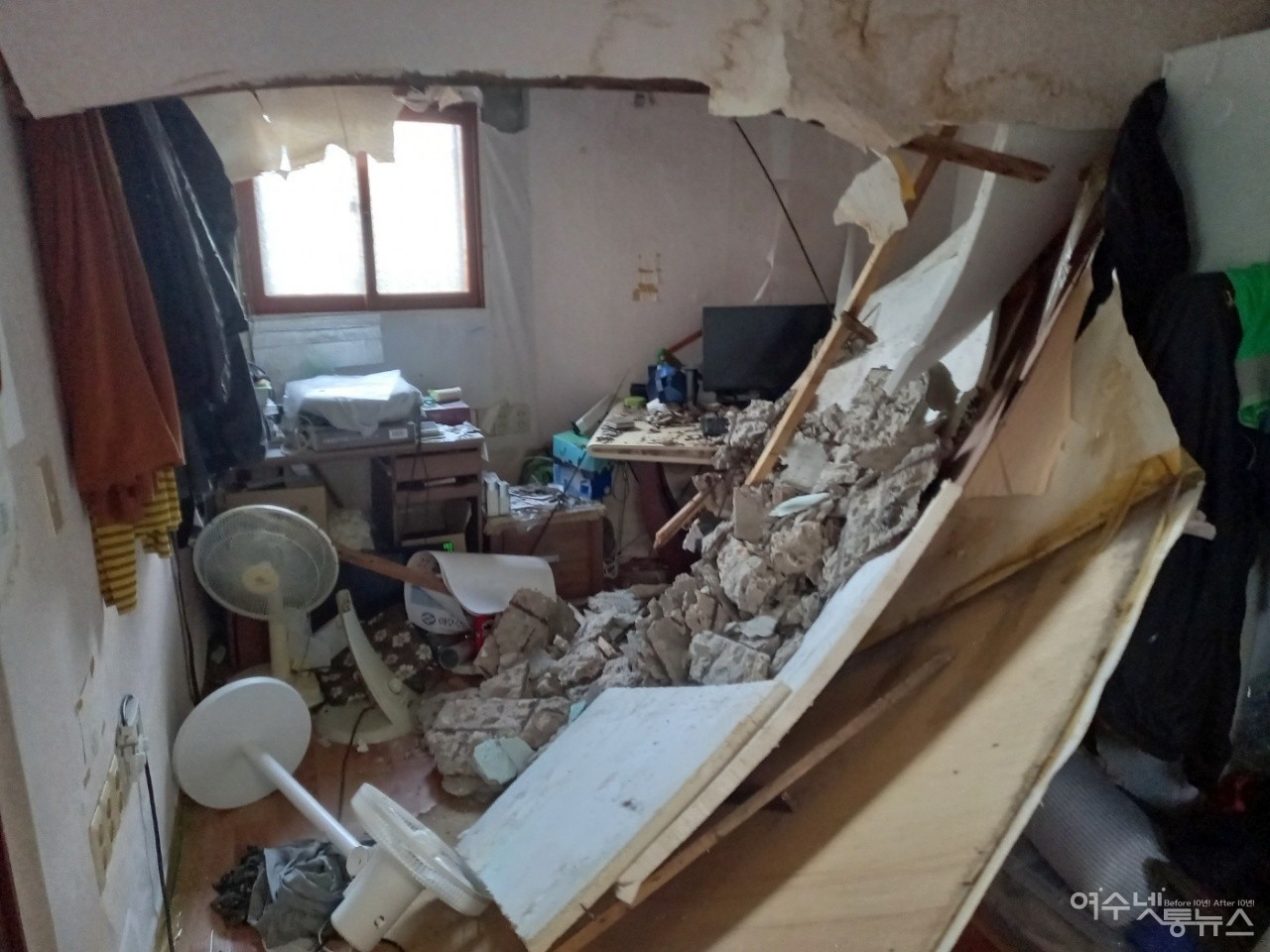 ▲집중호우로 지붕이 무너져 내린 돌산 군내리 주택이다. ⓒ여수소방서