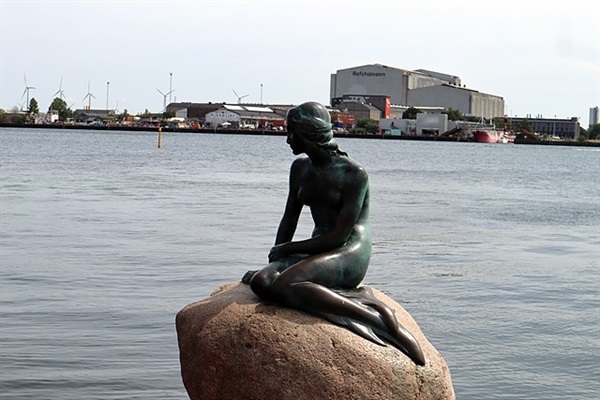 ▲덴마크를 대표하는 상징 중 하나인 인어공주 동상. ⓒ오문수