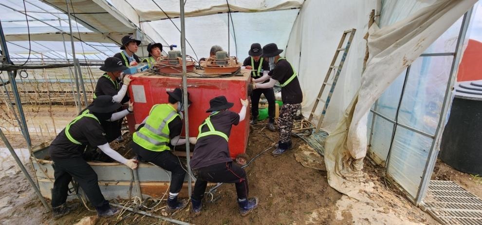 ▲ 국토대장정 이틀째 나주서 수해복구 봉사활동