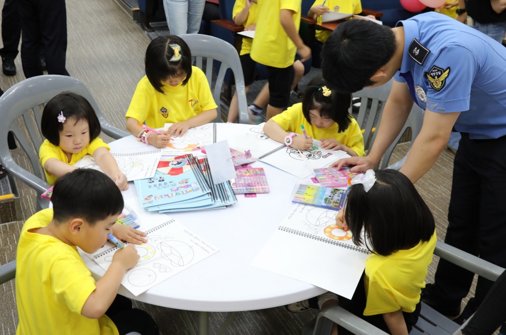 ▲ 놀이로 안전수칙을 배우는 아이들.