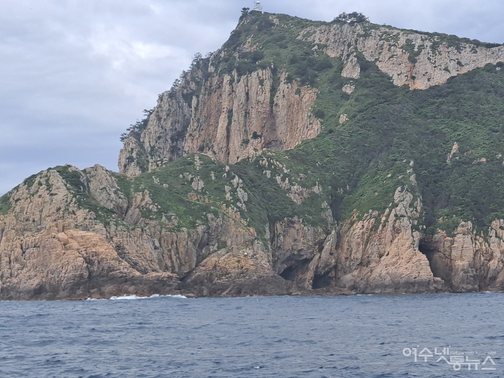 ▲ 백도 등대가 있는 상백도 풍경 ⓒ조찬현