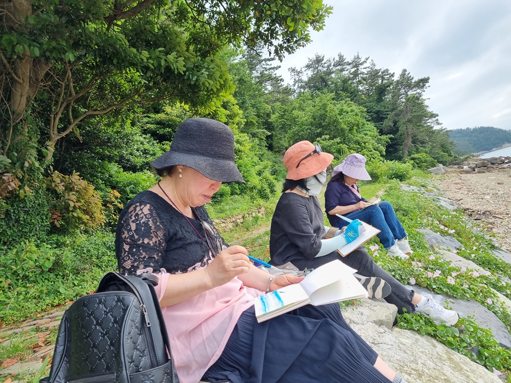 ▲ 여수미술관 전시 회화작가 답사 현장