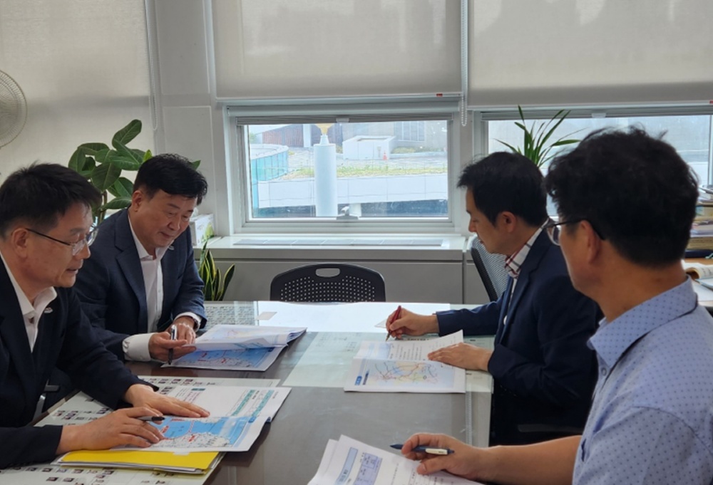 ▲ 정기명 여수시장이 기획재정부를 찾아 행정국방예산심의관, 국토교통예산과장 등 주요 부서장을 만나 예산 확보를 위한 활동을 이어갔다.