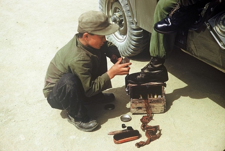 ▲ 1954년 춘천 미군기지 구두닦이 (자료사진)