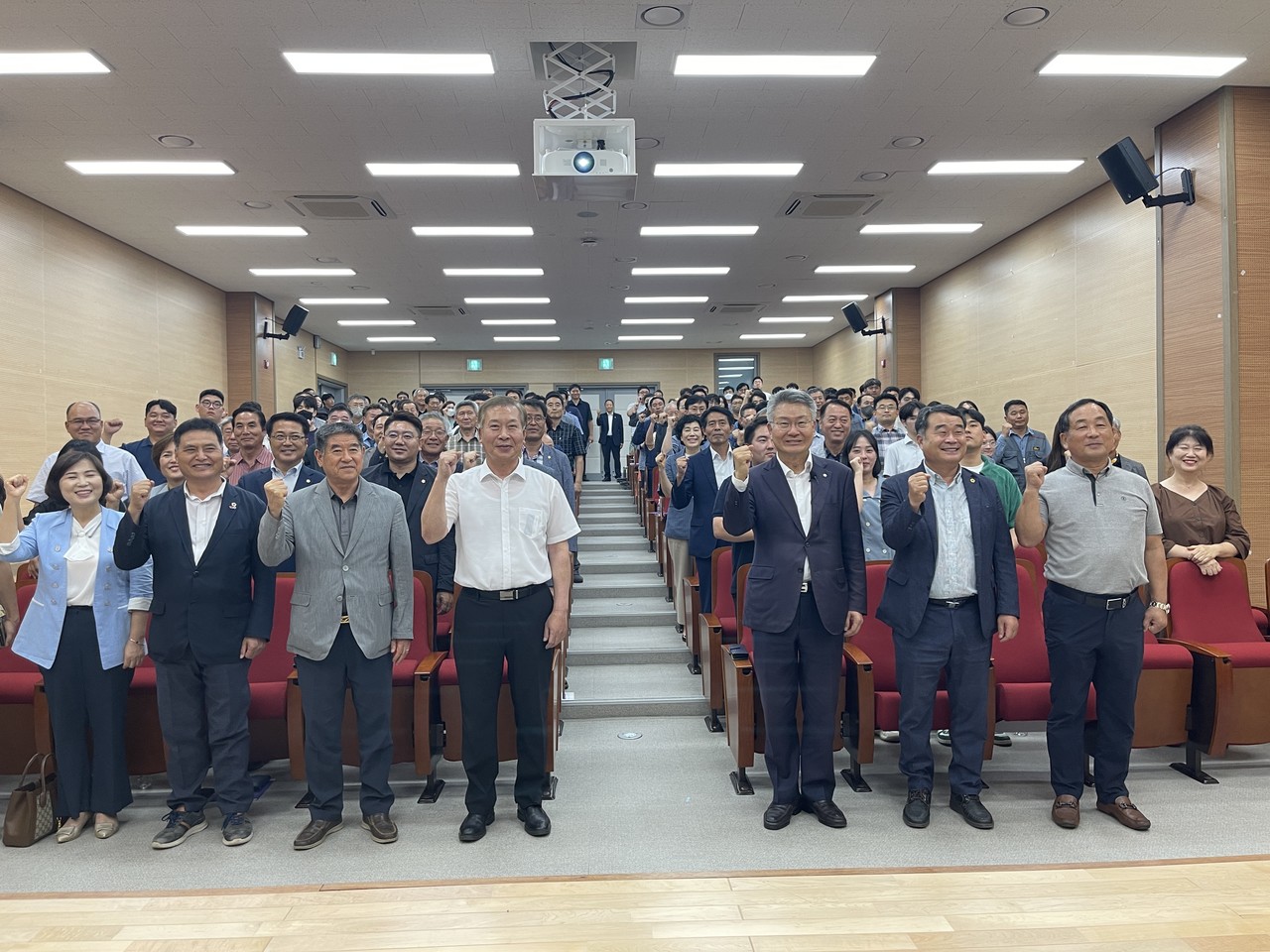 ▲ (사)전남여수산학융합원 김회재 국회의원 특강 참여자 단체사진