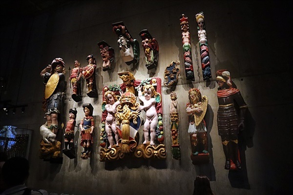 ▲ '바사호' 전시관에는 바사호에 장식했던 화려한 장식품들이 전시되어 있다. 선박건조술도 뛰어나지 않았던 당시 수많은 대포와 화려한 장식품 수백개를 싣고 출항했으니 결과에 대해서는 두말할 필요가 없을 것 같다.ⓒ 오문수