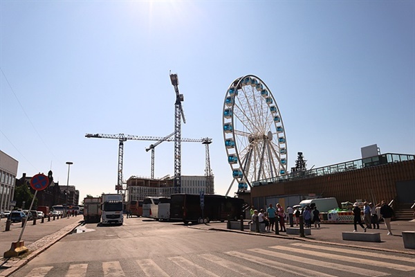 ▲핀란드인의 집에는 욕조는 없어도 사우나는 있다. 핀란드인의 사우나 사랑을 엿볼 수 있는 재미있는 사진으로 가이드 설명에 의하면 앞에 보이는 대관람차 중 한 칸에는 사우나가 설치되어 있다고 한다.  ⓒ 오문수 