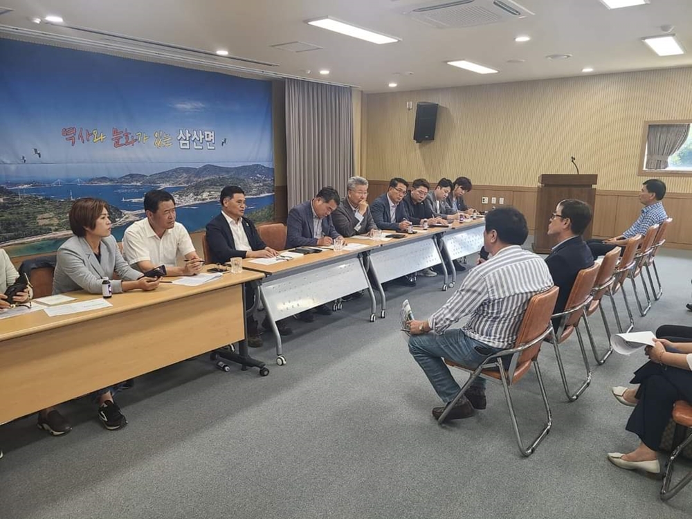 ▲삼산면 주민간담회 참석한 주종섭 의원