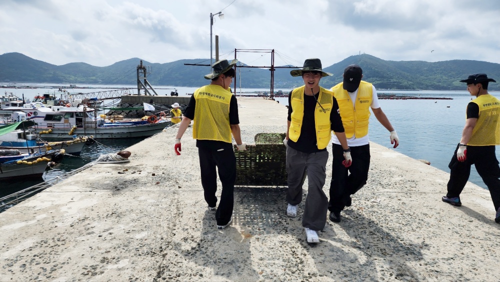 ▲ 해양청결활동에 함께한 한영대학교 학생