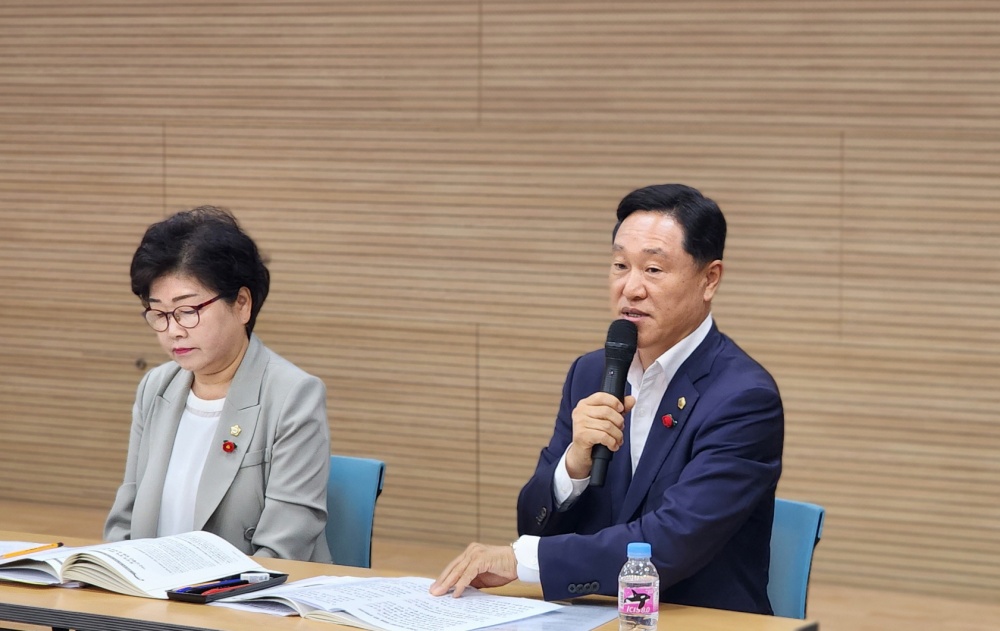 ▲ 강문성 의원이 토론회에서 발언하고 있다.