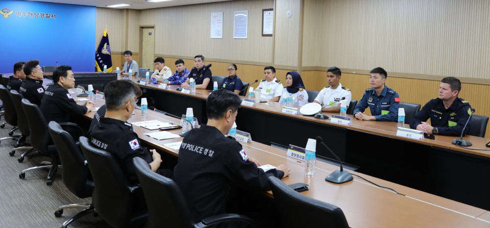▲ 해외 해양치안공무원들 여수해양경찰서 방문 교류
