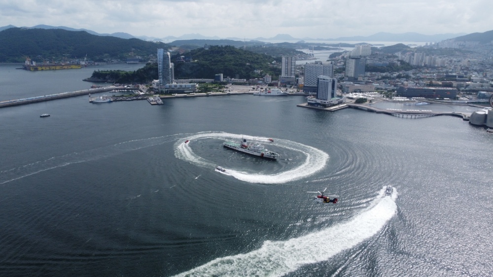 ▲ 육해상 공조로 테러세력을 진압하는 해양경찰.