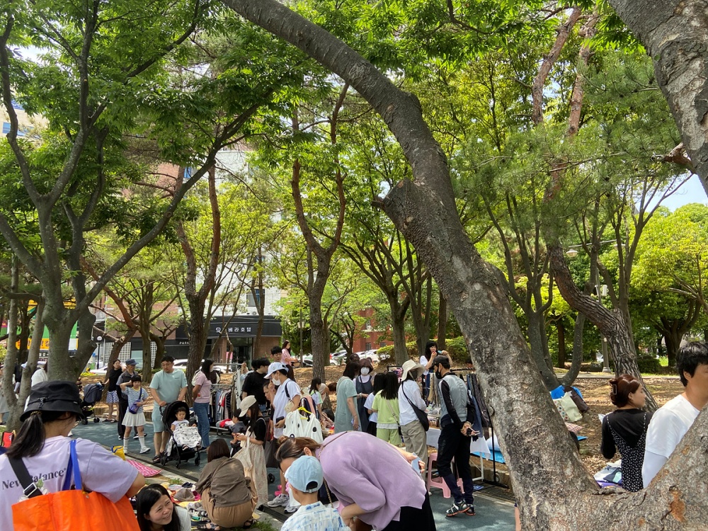 ▲ 여수 거북공원 벼룩시장