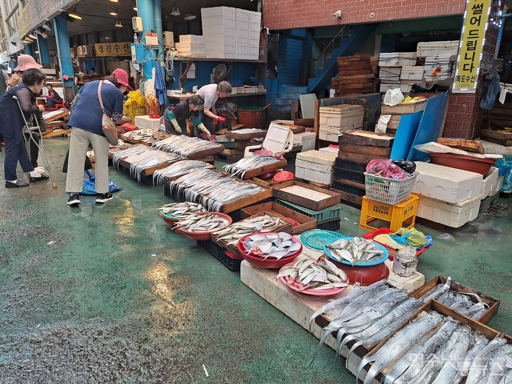 ▲한산하기만 한 여수 중앙선어시장  ⓒ조찬현