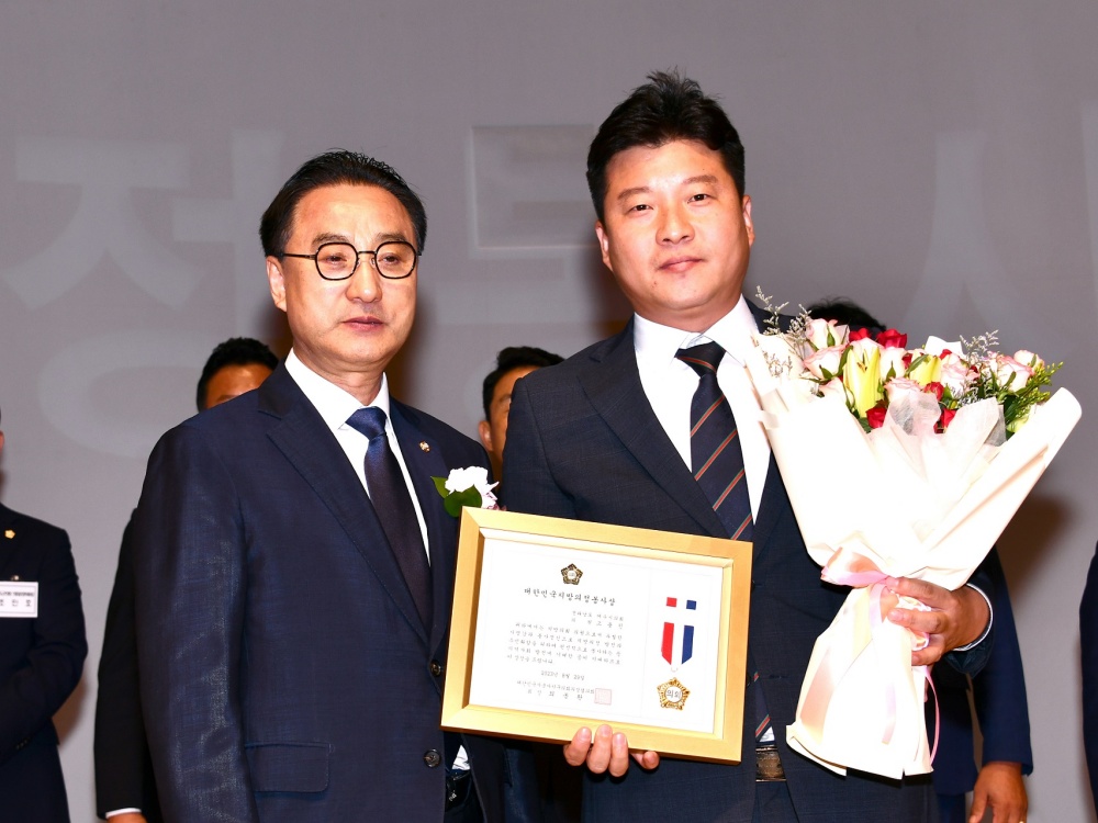 ▲ '대한민국지방의정 봉사상’ 수상한 고용진 시의원
