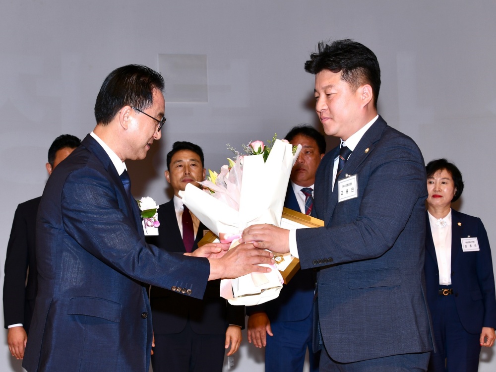 ▲'대한민국지방의정 봉사상’ 수상한 고용진 시의원