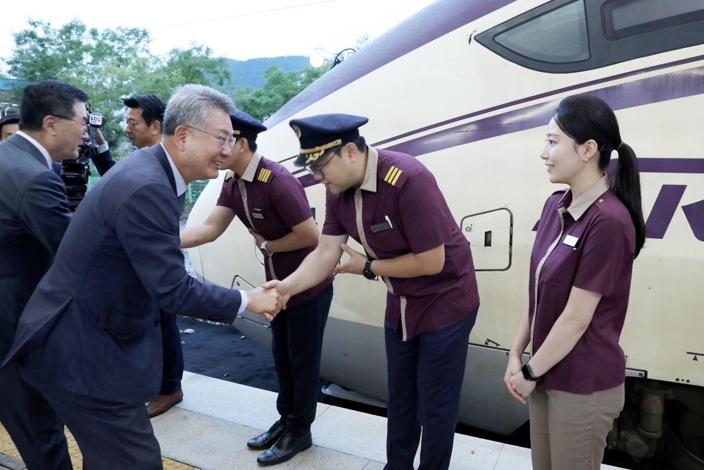 ▲ 김회재 의원이 전라선 SRT 여수 첫 운행을 환영했다.  ⓒ김회재 국회의원 페이스북