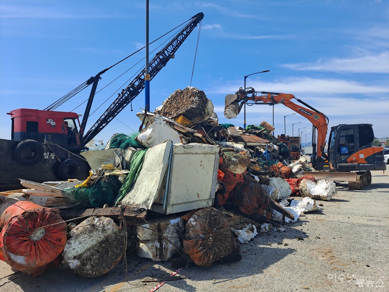 ▲여수 국동항에서 수거한 해양폐기물이다. ⓒ조찬현