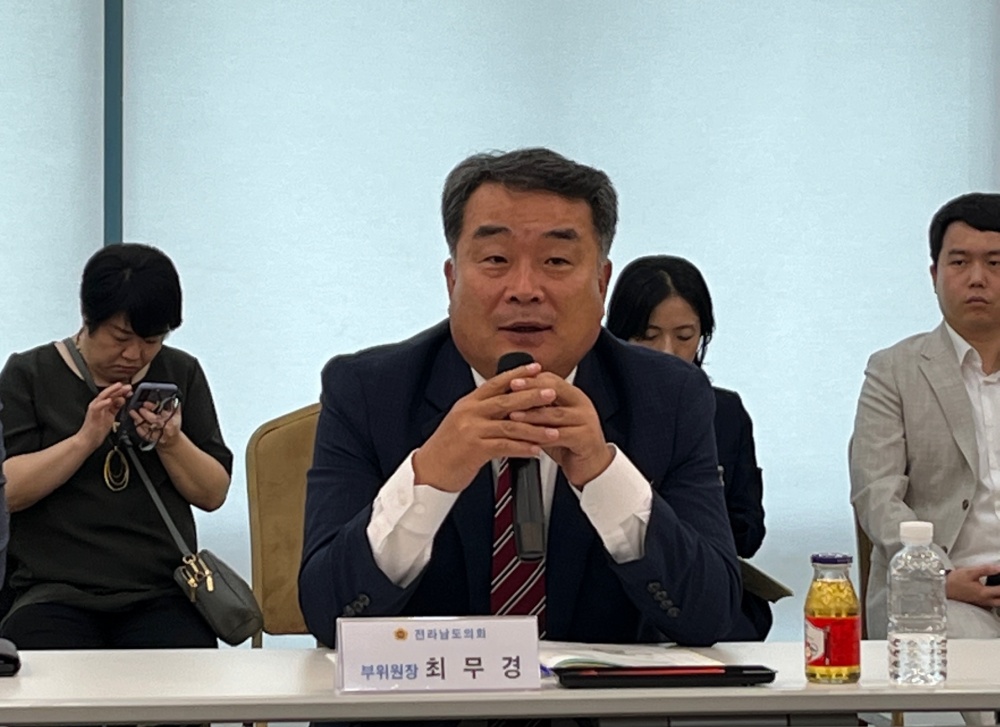 ▲ 공항소음대책특위 정기회에 참여한 최무경 도의원 