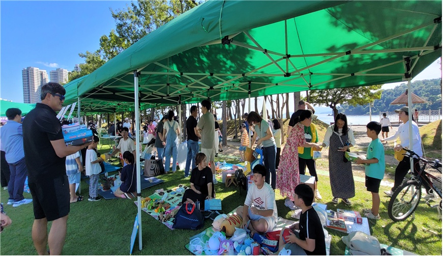 ▲ 아나바다 장터 부스