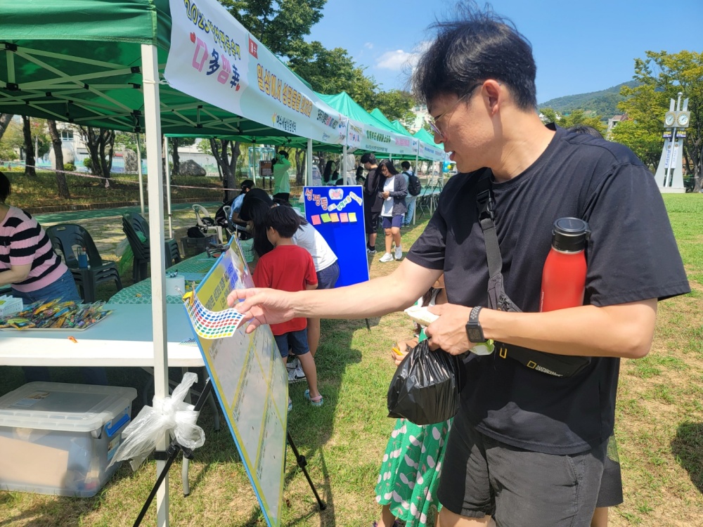 ▲ 양성평등축제 '다행'에 참여한 시민