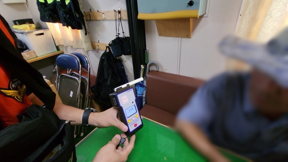 ▲ 혈중알코올농도 0.119% 음주운항을 적발하는 해양경찰