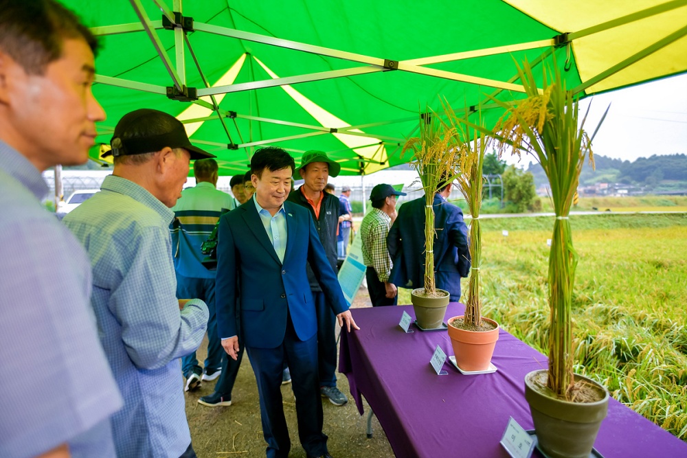 ▲ 소라면 대곡마을서 열린 종합평가회에 참석한 정기명 시장