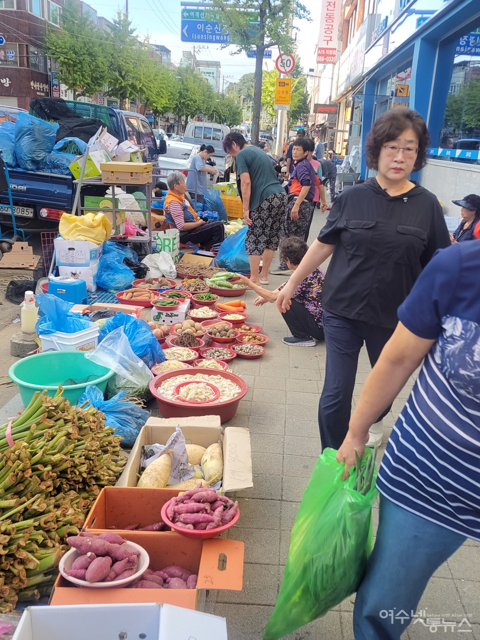▲ 추석맞이 전통시장에서 장을 보고 있다 ⓒ독자제공