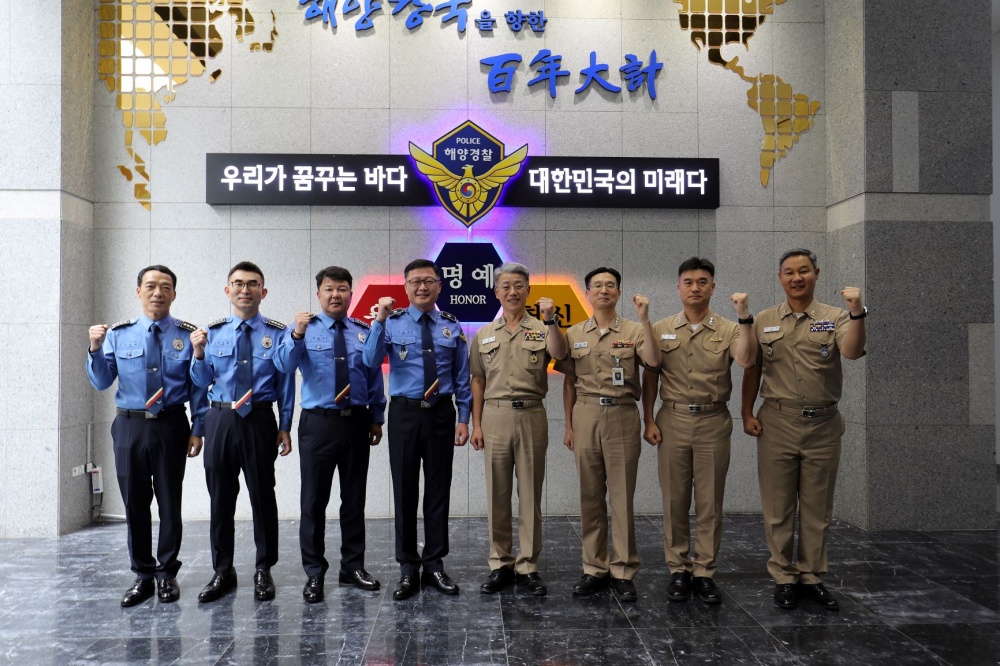 ▲ 해군교육사령부 방문기념 단체 사진 