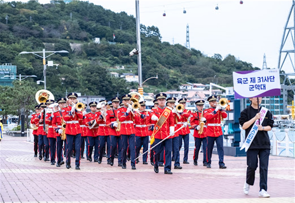 ▲31사 군악대 퍼레이드