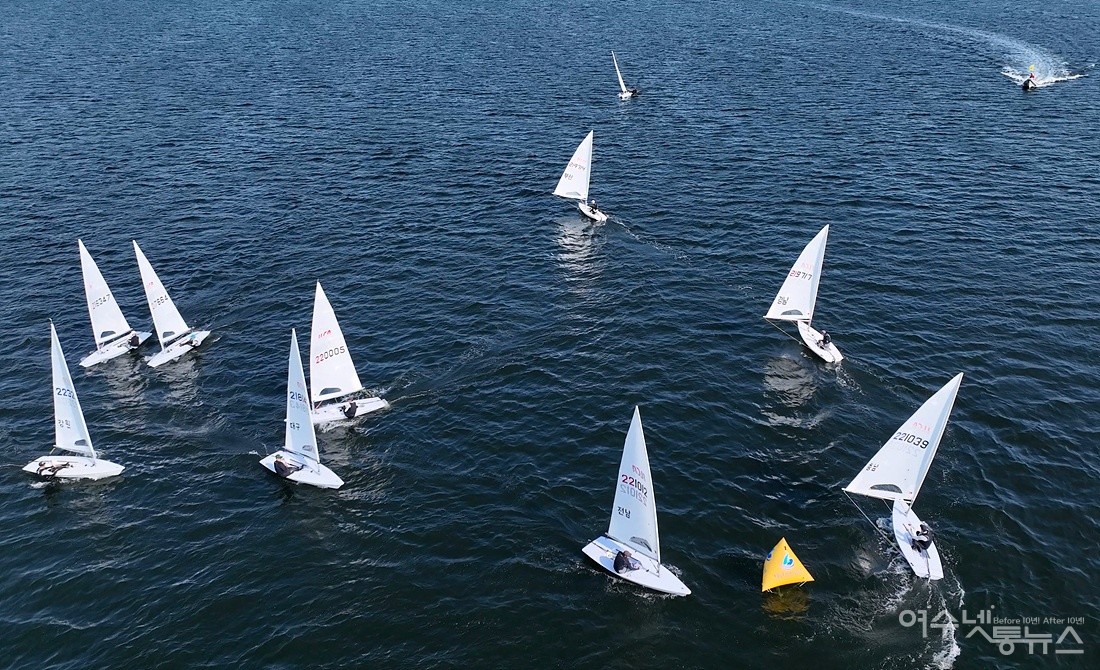 ▲남해안 거점도시 미항여수'인 가막만 일대에서 15일 펼쳐진 제104회 전국체전 요트대회 ⓒ사진제공 정종현