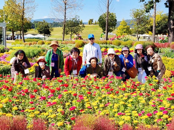 ▲ 노인일자리 및 사회활동지원사업 참여자 기념 사진