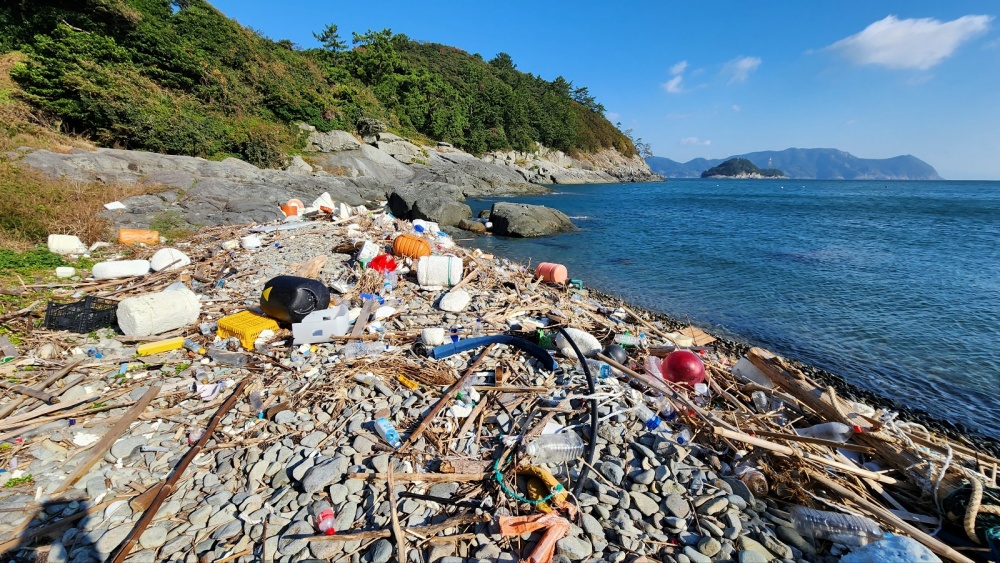 ▲   안도 동고지마을 해안가 쓰레기