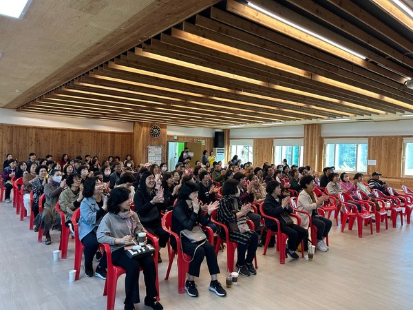 ▲ ⓒ 신중년 사회공헌 참여기관 및 참여자 간담회