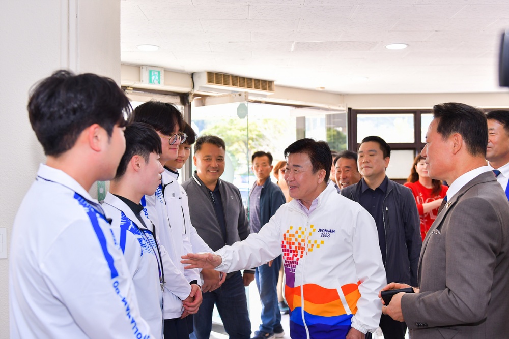 ▲ 여수시청 직장운동경기부 격려하는 여수시장