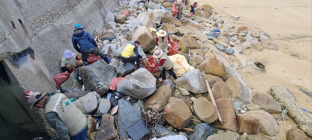 ▲‘깨끗한 바다 만들기’ 청결활동 