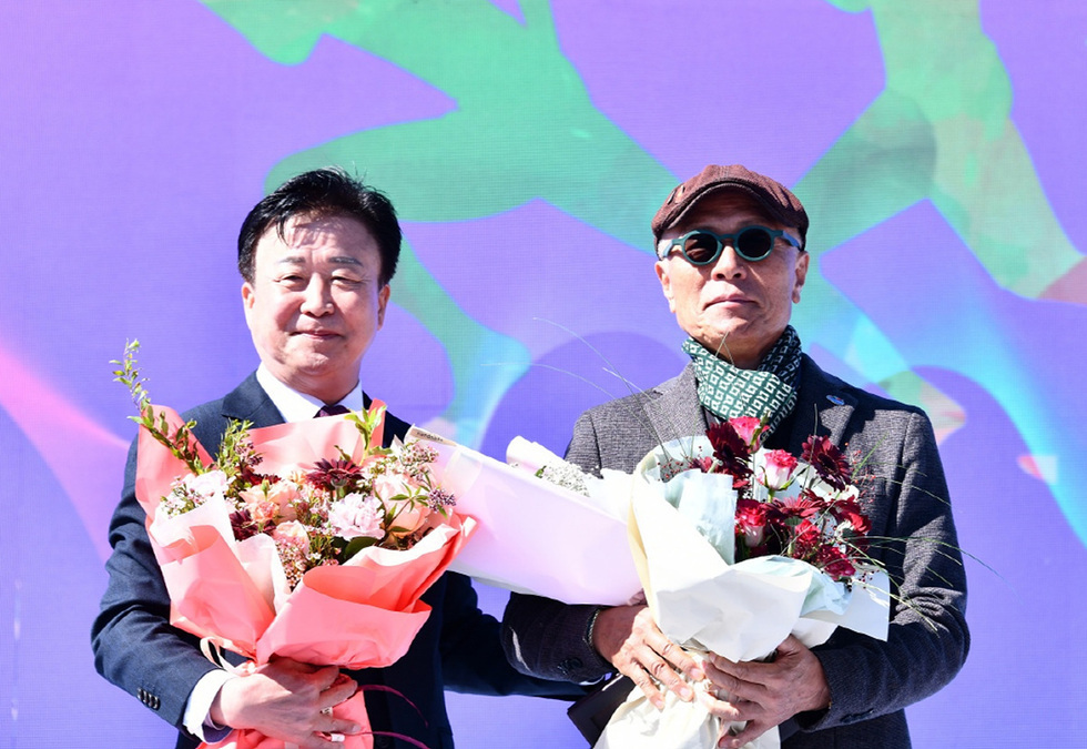 ▲허영만 화백이 여수시 홍보대사로 위촉됐다.