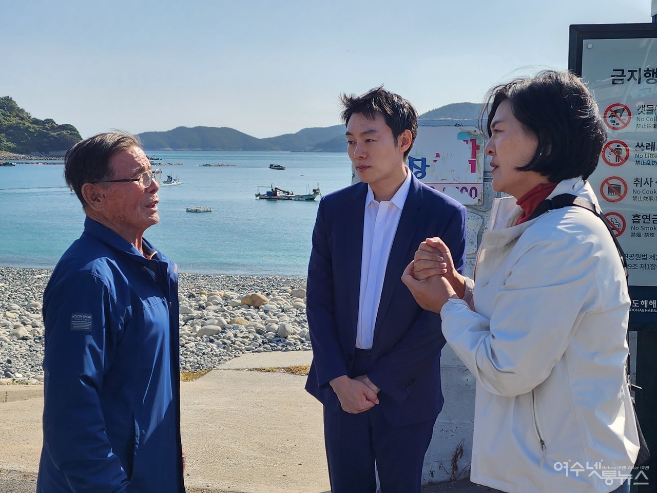 ▲ 이야포 주민 이사연 어르신이 자유아시아방송과 인터뷰중에 마지막 생존자 이춘혁 어르신에 대한 생계지원이 절실하다고 호소하고 있다 ⓒ심명남