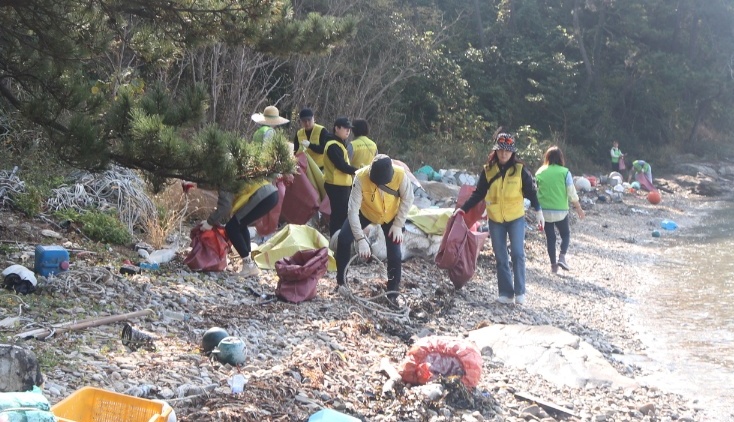 ▲ 해양환경인명구조단 여수구조대 해양쓰레기 청소 현장