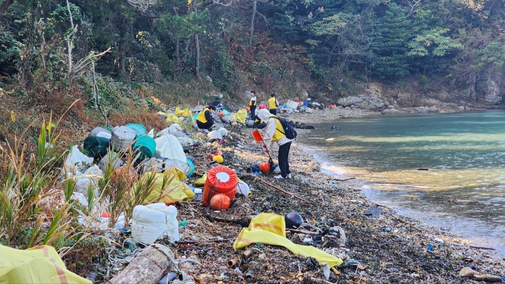 ▲ 해양환경인명구조단 여수구조대 해양쓰레기 청소 현장