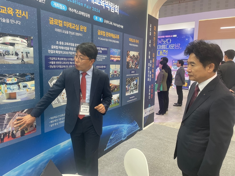 ▲ 김대중 교육감 홍보부스 방문