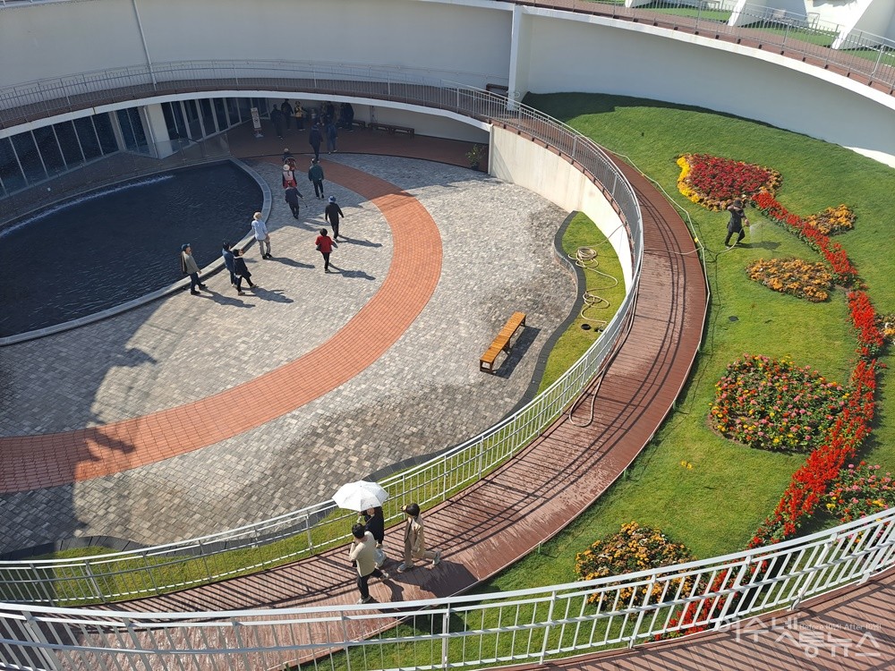 ▲식물원 스카이워크에서 바라본 풍경이다. ⓒ조찬현