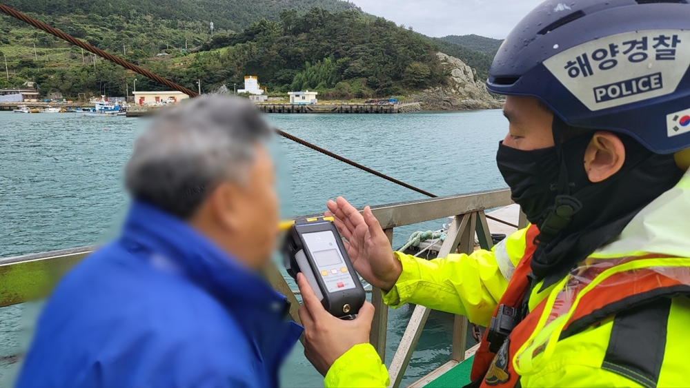 ▲ 음주운항 단속 중인 해양경찰
