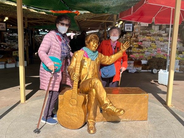 ▲ ⓒ 화개장터에서 추억의 사진 한 컷