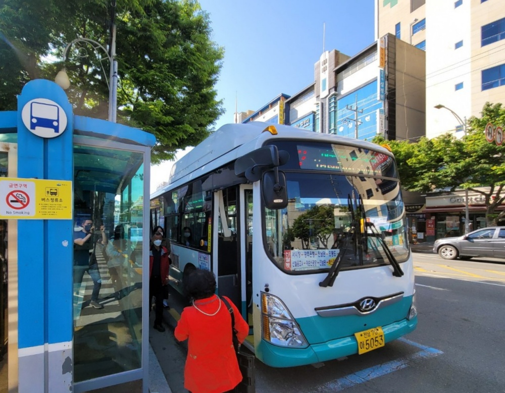 ▲친절한 시내버스 서비스를 제공하기 위해 ‘시내버스 시민평가단’을 모집한다.