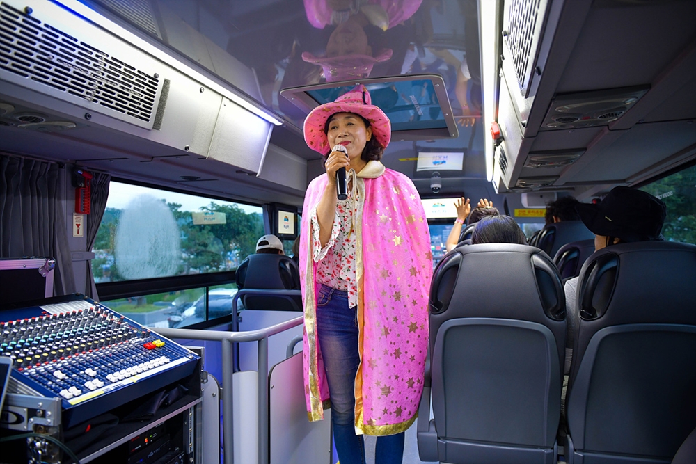 ▲ 시간을 달리는 버스커 