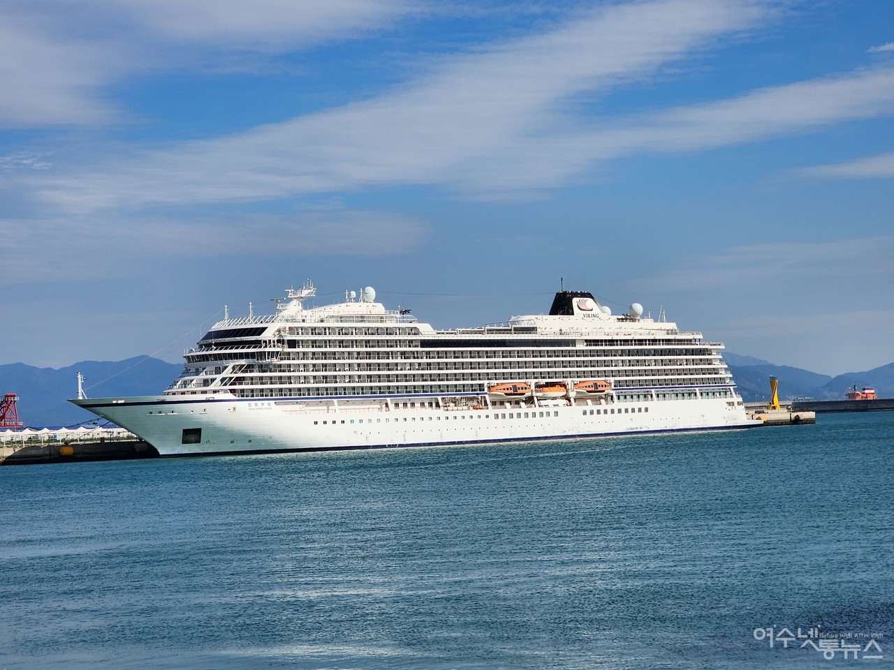 ▲ 10일 여수 신북항에 입항한 크루즈호 ⓒ심명남