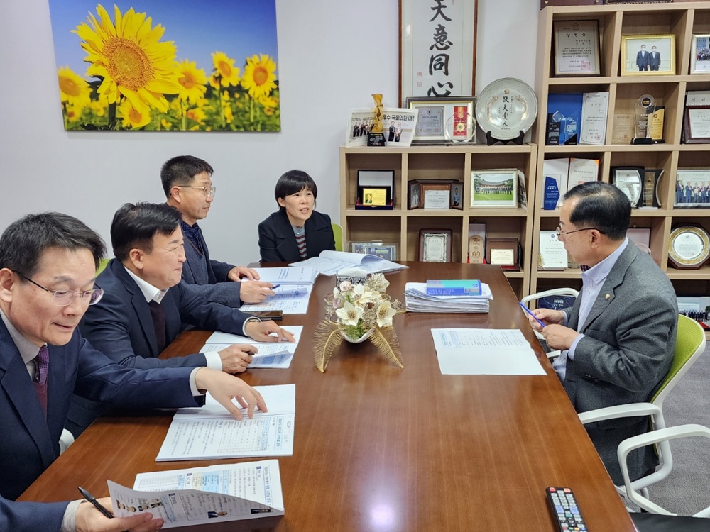 ▲ 국회를 방문한 정기명 여수시장